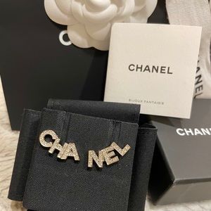 CHANEL 20B Gold Stud Earrings